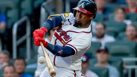 Braves frenan a Dodgers pese a dramático triple de Shohei Ohtani