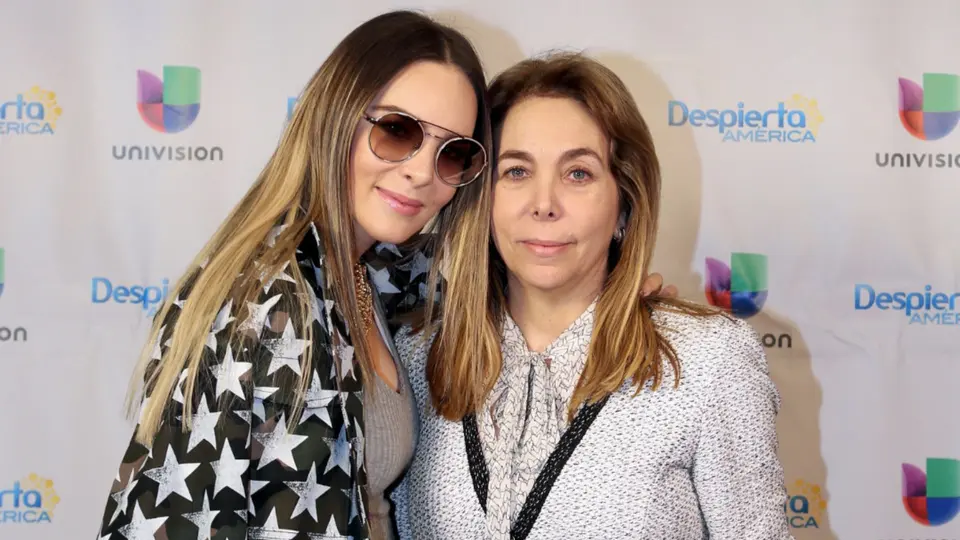 La cantante estudia entrevistas de Florence Cassez como parte del proceso para llevar su historia a la pantalla / Redes Sociales