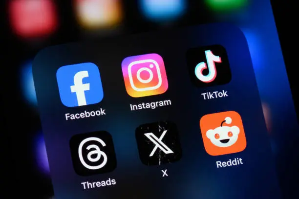 Facebook e Instagram reforzarán sus medidas de seguridad para los usuarios menores de edad / Pixabay