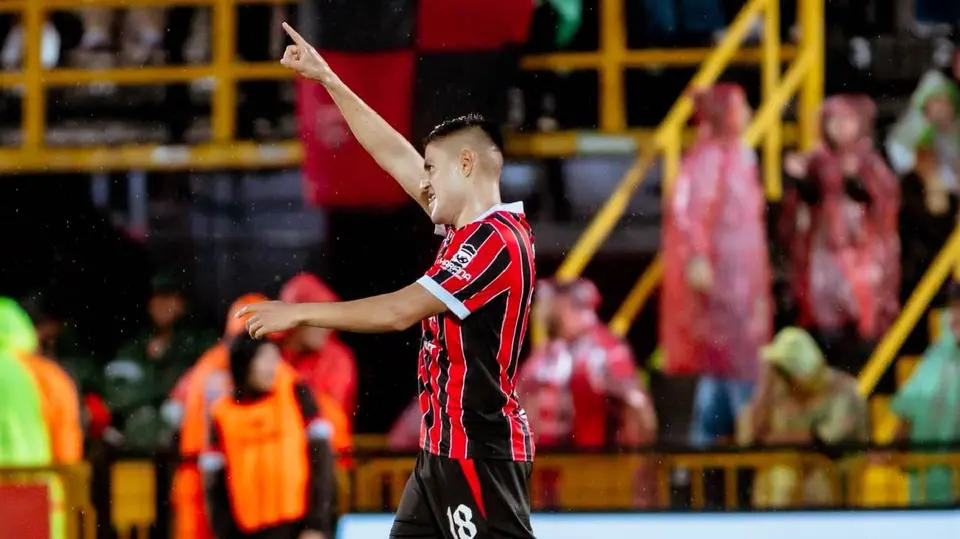 Ronaldo Cisneros tras anotar con Alajuelense en la Copa Centroamericana de Concacaf | x:@ldacr
