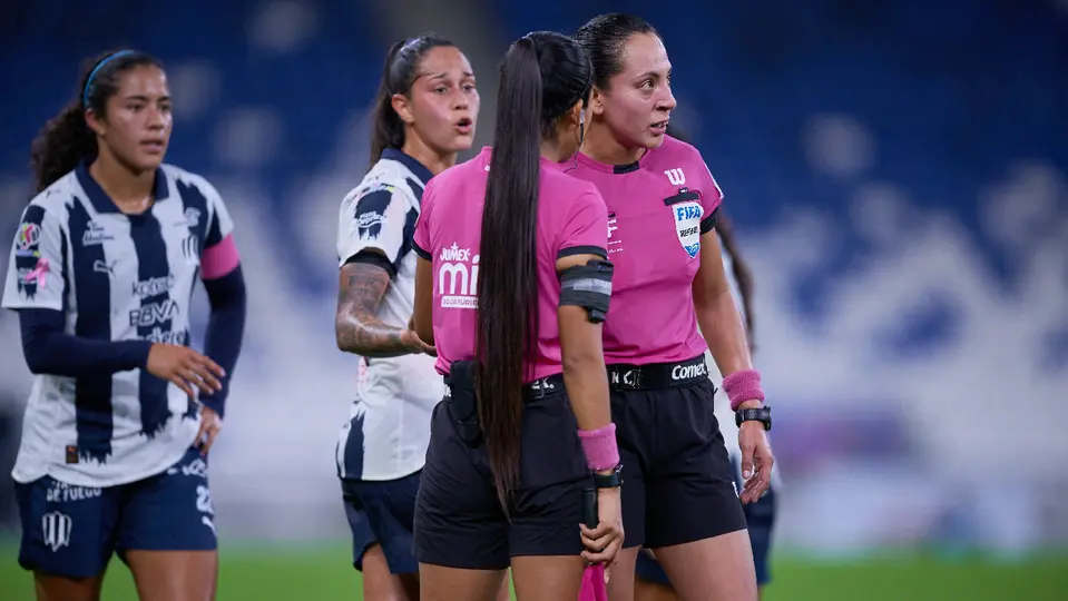 Lizzet Amairany García Olvera y Aranza Quero Aguilar, en partido de Liga Femenil MX | MEXSPORT