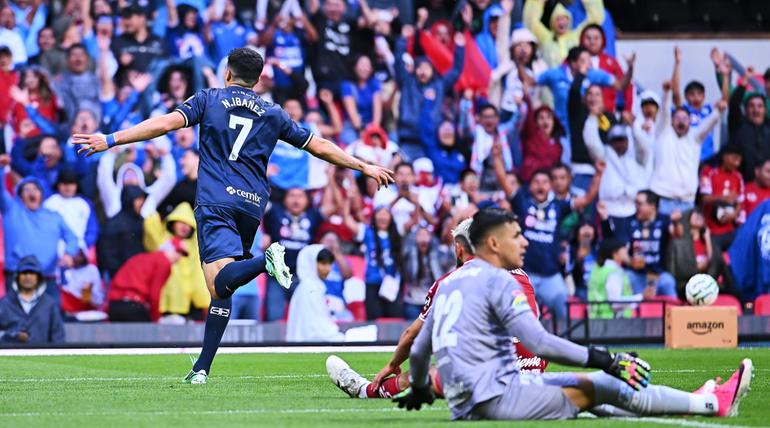 Nicolás Ibáñez adelanta a Cruz Azul ante Toluca | MEXSPORT