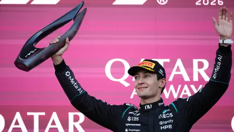 George Russell firma un fin de semana perfecto y consigue el Grand Slam en Bakú