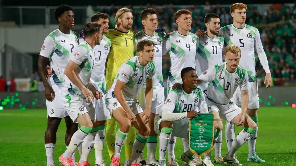 Jugadores de Irlanda votan por jugar ante Israel y usarán brazaletes negros