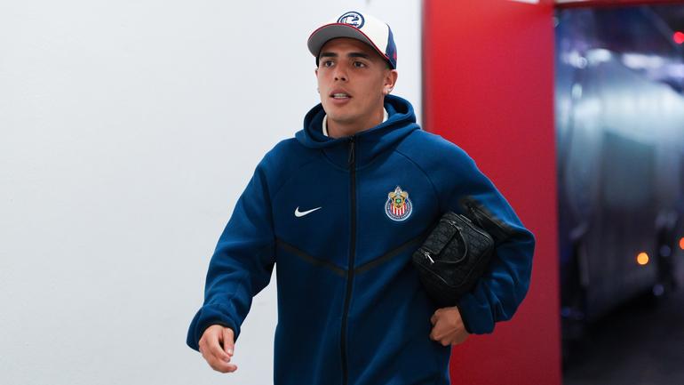 Hugo Camberos llega al Estadio Akron para el duelo ante Querétaro | Imago7