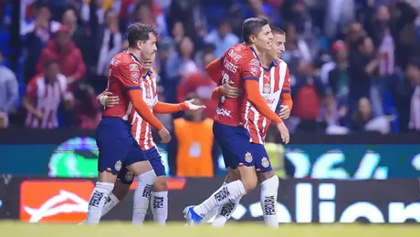 Exfigura de Chivas, Campeón en el extranjero