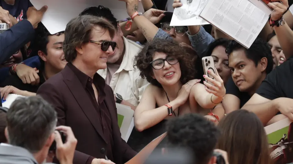 Tom Cruise con fans en México durante la premiere de ‘Digger’. / Georgina Sánchez