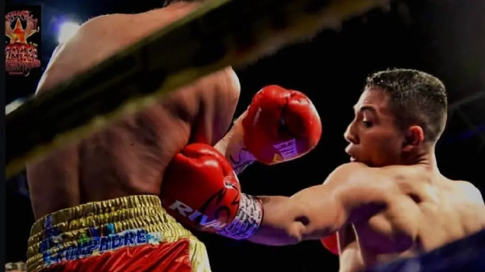 Arturo 'Lobito' Torres en pelea | IG:@arturotorres.box