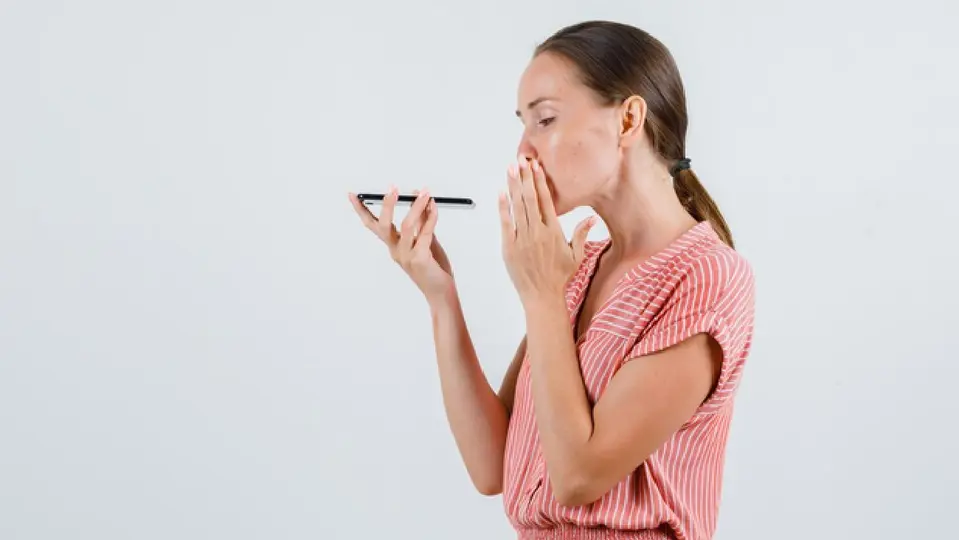 El riesgo aparece cuando existen varias muestras de audio al día / Magnific