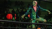 Fan de Mr. Iguana cae de balcón en Arena Xalapa durante función de lucha libre