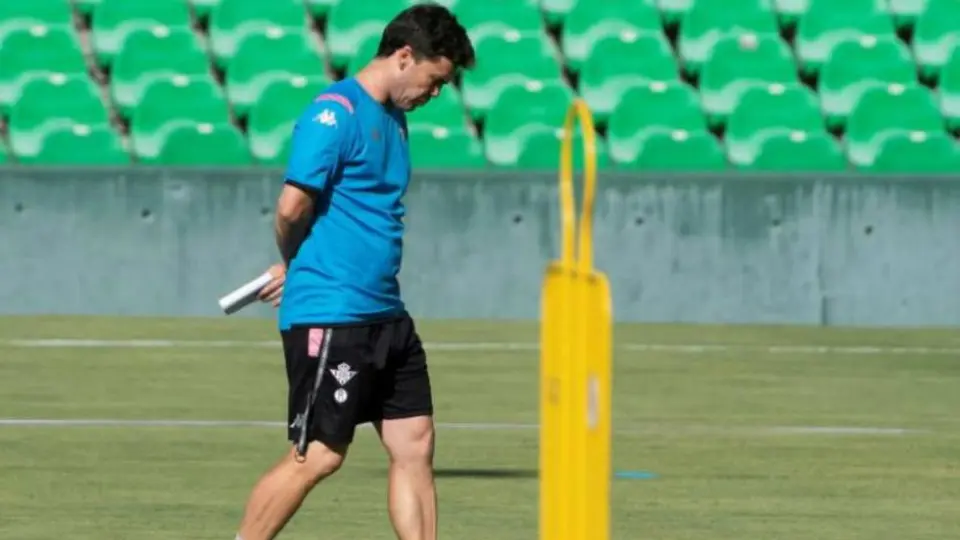 Andrés Guardado y Diego Lainez tienen DT interino en el Betis