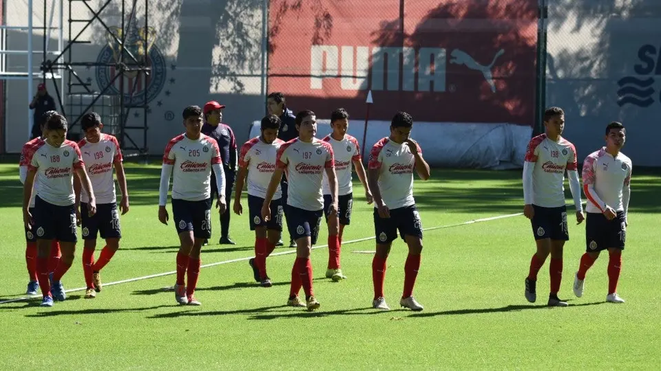 Chivas: Jugadores regresarán a entrenar en cancha este martes