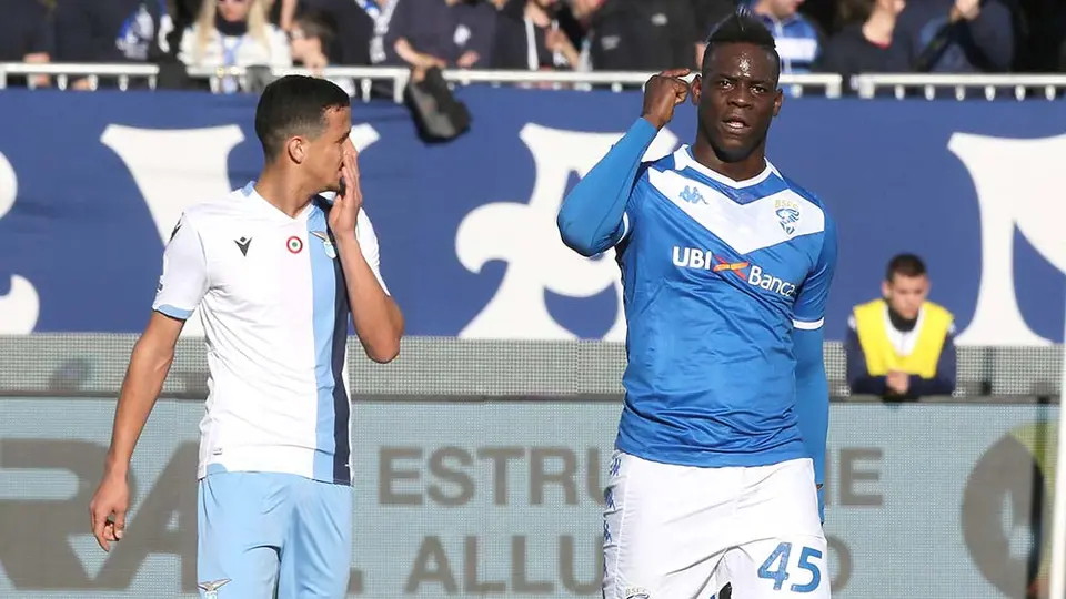 Mario Balotelli volvió a ser víctima del racismo en Italia