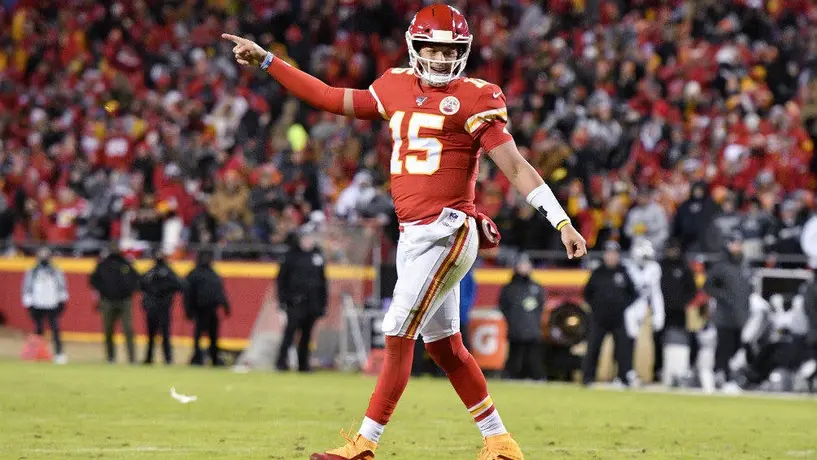 Chiefs aplastaron a Raiders y se afianzaron en la cima de la AFC Oeste