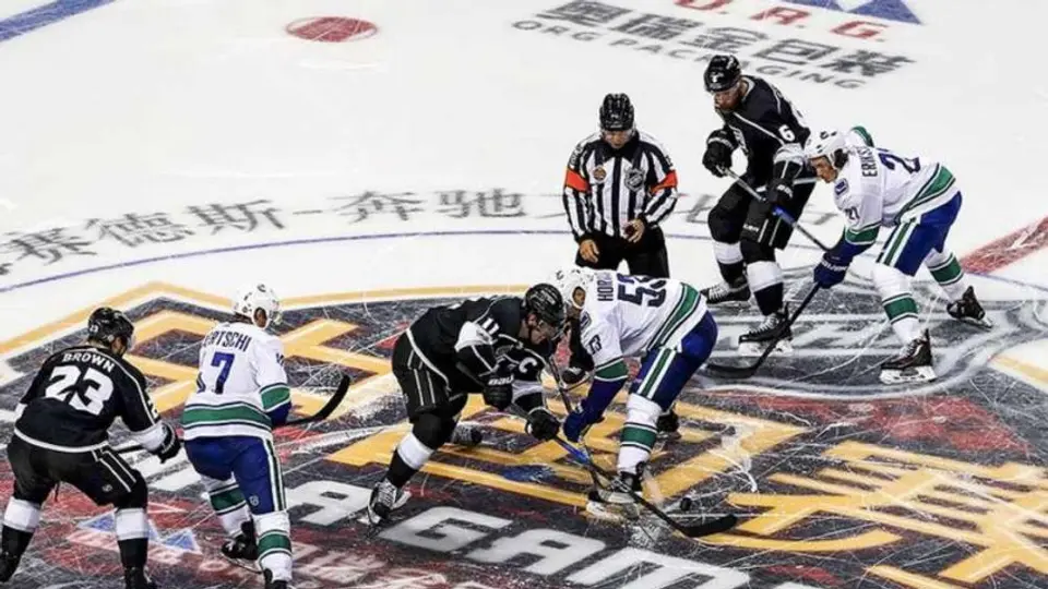 NHL reanudará temporada con Playoffs de 24 equipos