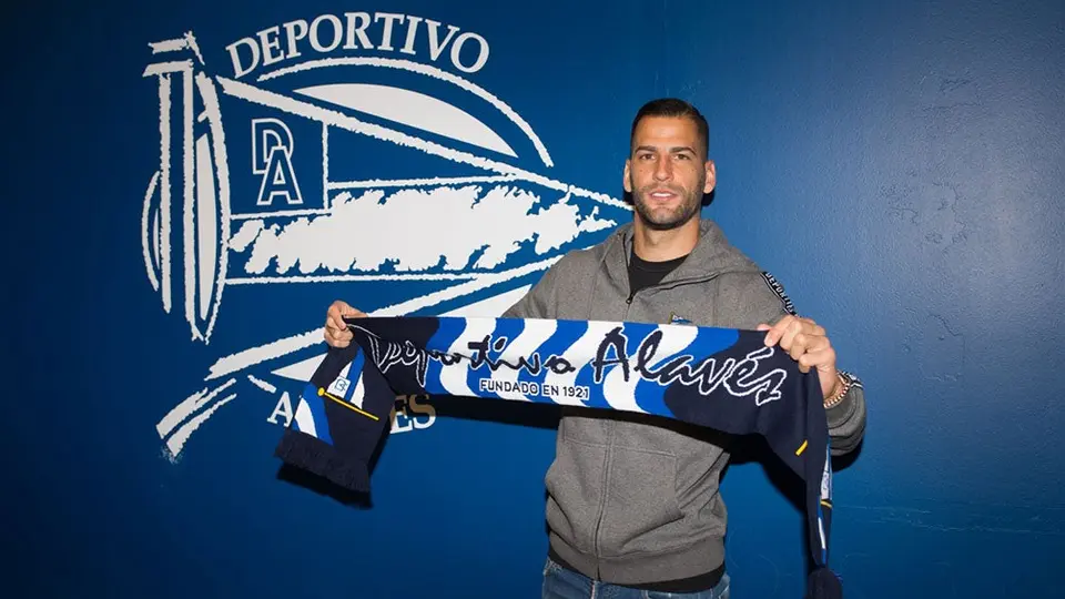 Edgar Méndez, presentado con Alavés: 'Estoy en uno de mis mejores momentos'