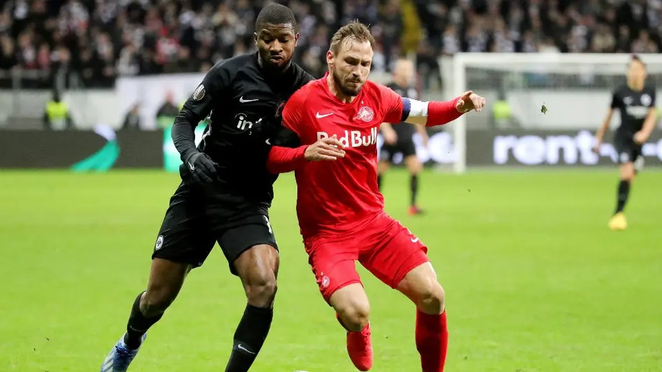 Salzburgo vs Eintracht, aplazado por amenaza de tormenta