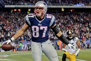 Robert Kraft tiene esperanza en que Rob Gronkowski salga del retiro