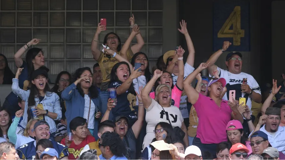 Pumas: aficionadas piden igualdad de salario para las universitarias