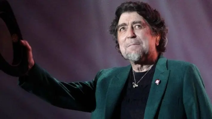 VIDEO: Joaquín Sabina se cayó del escenario en un concierto en Madrid