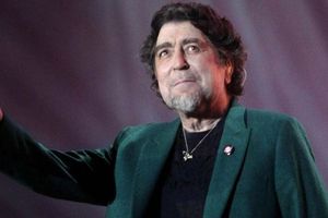 VIDEO: Joaquín Sabina se cayó del escenario en un concierto en Madrid