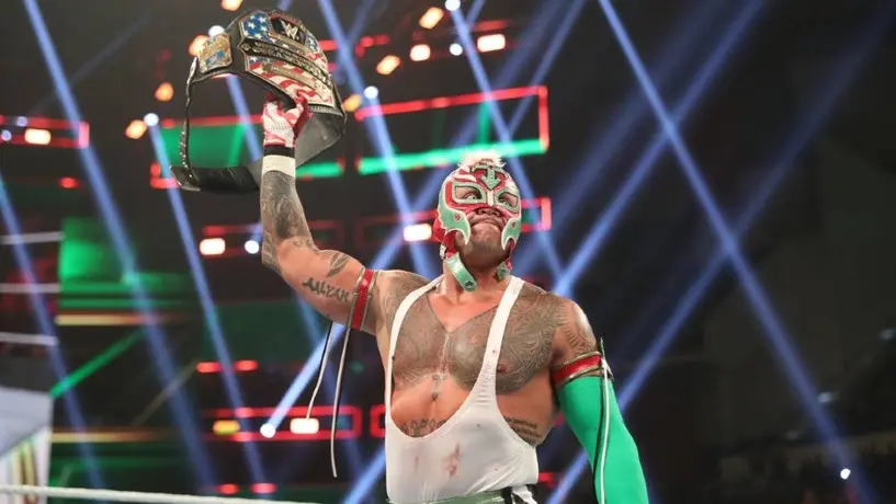 Rey Mysterio: 'Colgaré la máscara tras disfrutar unas luchas con mi hijo'