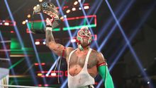 Rey Mysterio: 'Colgaré la máscara tras disfrutar unas luchas con mi hijo'