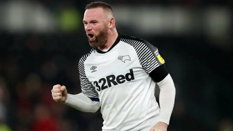 Wayne Rooney debutó como 'jugador-entrenador' en triunfo del Derby County