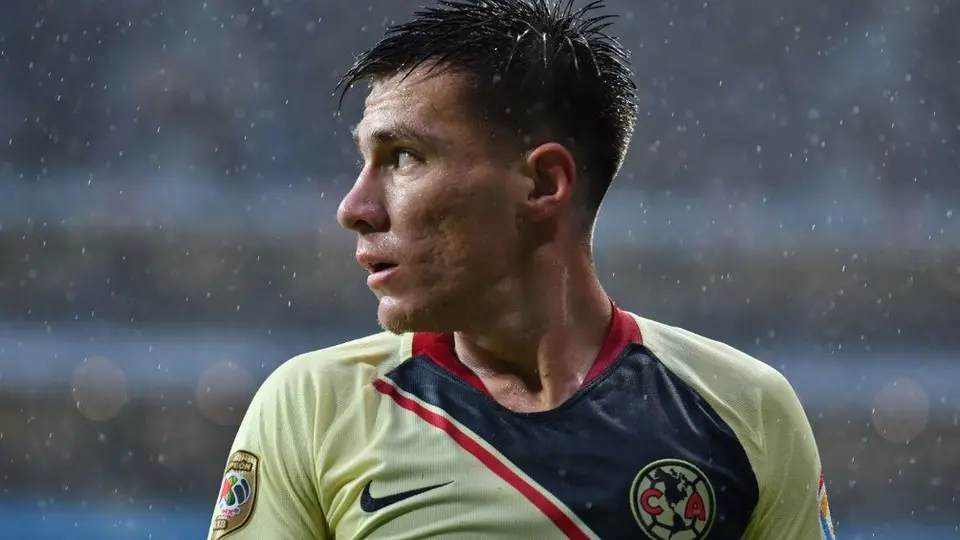 FIFA sancionó a Newell's por fichaje de Insaurralde, exjugador del América