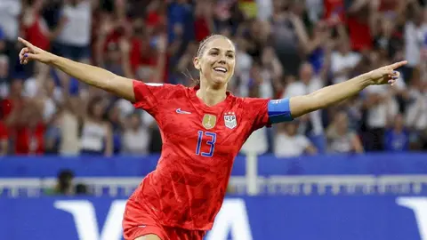 Alex Morgan entrena con siete meses de embarazo