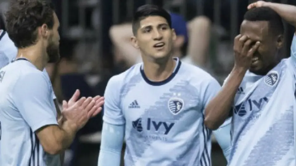 Alan Pulido fue denunciado ante la policía por conducir a exceso de velocidad