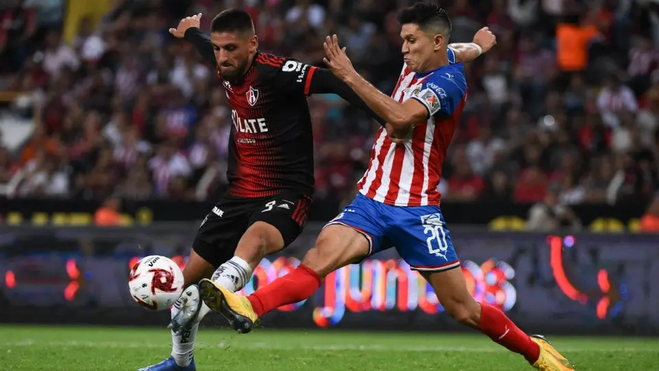 Chivas y Atlas jugarían sin público hasta octubre