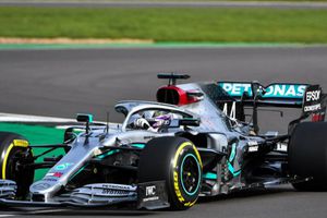 Escudería Mercedes presentó su nueva monoplaza 'W11'