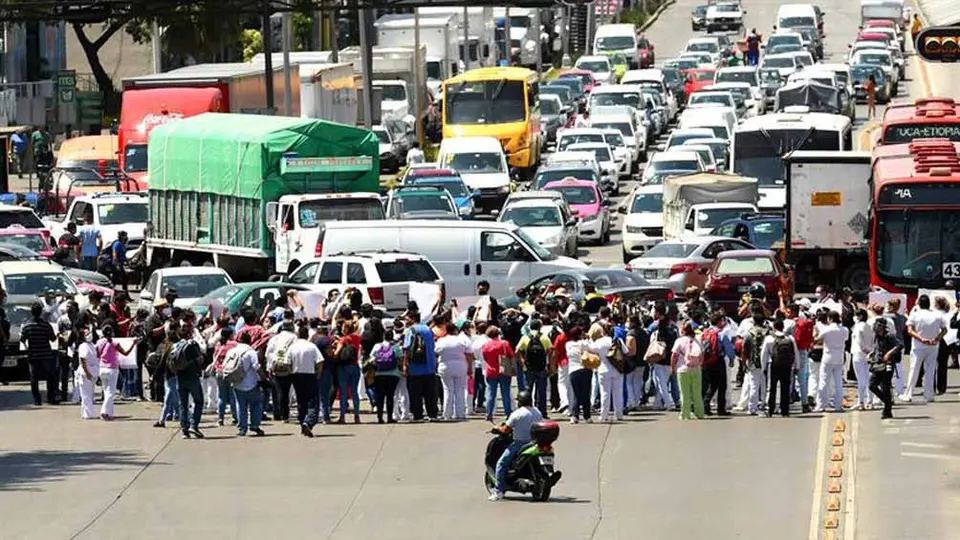 Personal médico de la Raza se manifestó por falta de equipo ante COVID-19