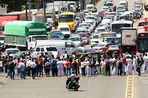 Personal médico de la Raza se manifestó por falta de equipo ante COVID-19