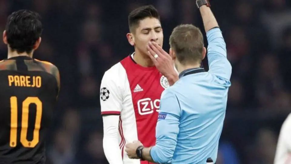 Edson Álvarez, consciente de que atraviesa un momento difícil en Ajax