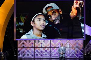 NFL rindió homenaje a Kobe Bryant durante entrega de premios