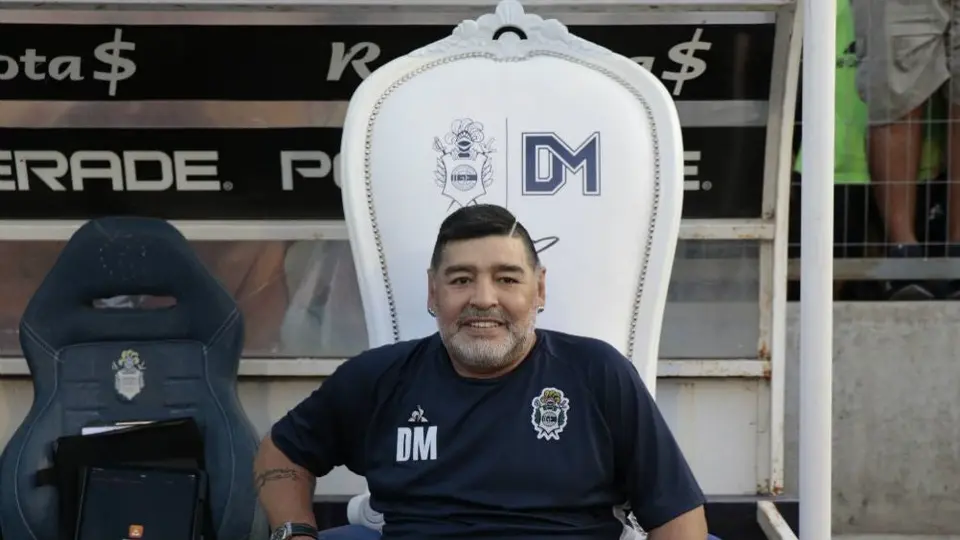 Gimnasia y Esgrima construyó trono para Diego Maradona