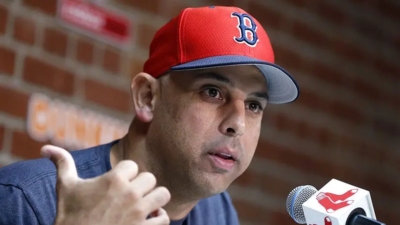 Alex Cora, suspendido todo el 2020 por escándalo de robo de señales