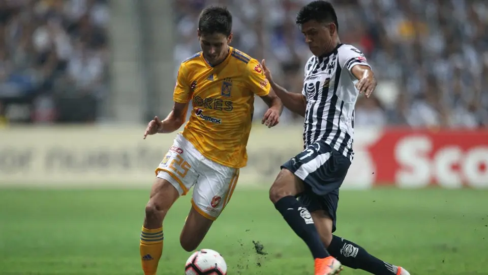 Jurgen Damm presumió su 'Manual para mandar centros precisos' del Pony Ruiz