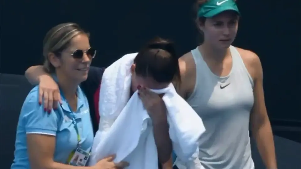 VIDEO: Tenista se retiró del Abierto de Australia tras ataque de tos
