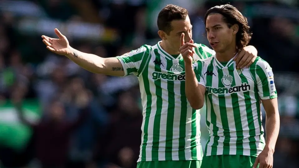 Diego Lainez: Guardado le jugó una broma por su cumpleaños