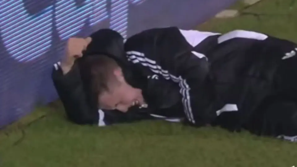 Recogebalones que pateó Hazard ahora es dueño de exclusiva bebida