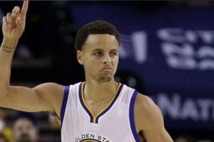 Stephen Curry regresaría con Warriors frente a Raptors