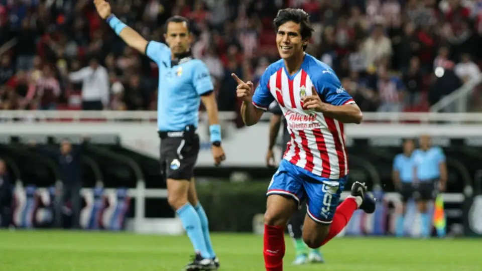 Chivas: José Juan Macías entrenó al parejo y podría jugar contra Tigres