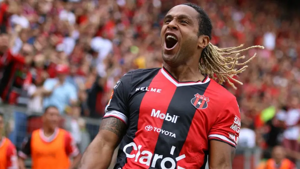 Jugador de apellido McDonald cambió a Burger King el nombre de su playera