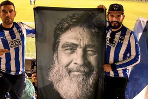 Celso Piña 'acompañó' a Rayados en juego contra el Al-Sadd