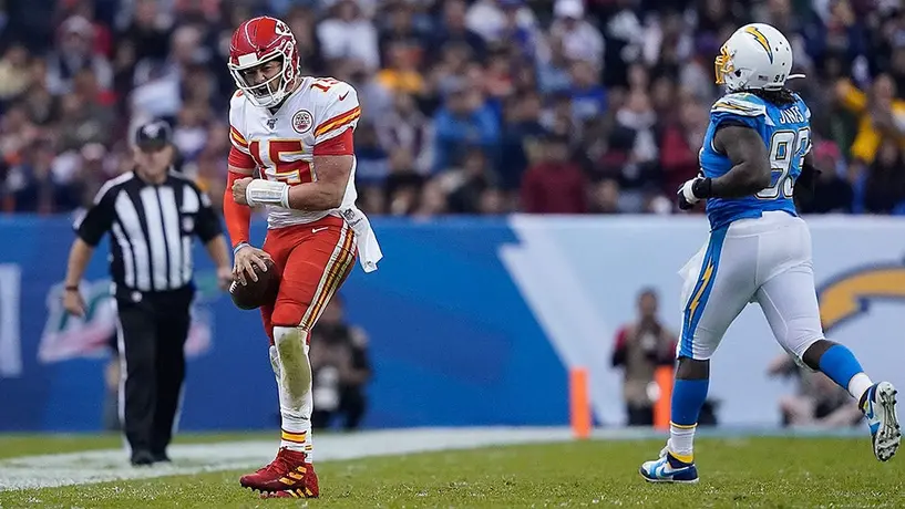 Mahomes reconoce que no fue un 'triunfo bonito' ante Chargers