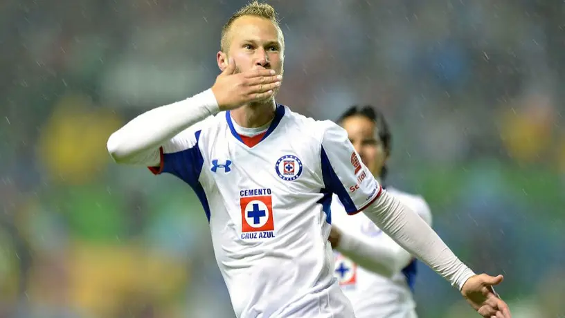Alemao trapeó con la playera del América previo al Clásico Joven