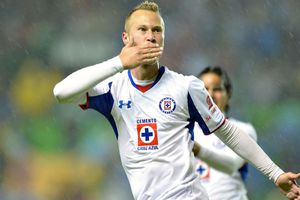 Alemao trapeó con la playera del América previo al Clásico Joven